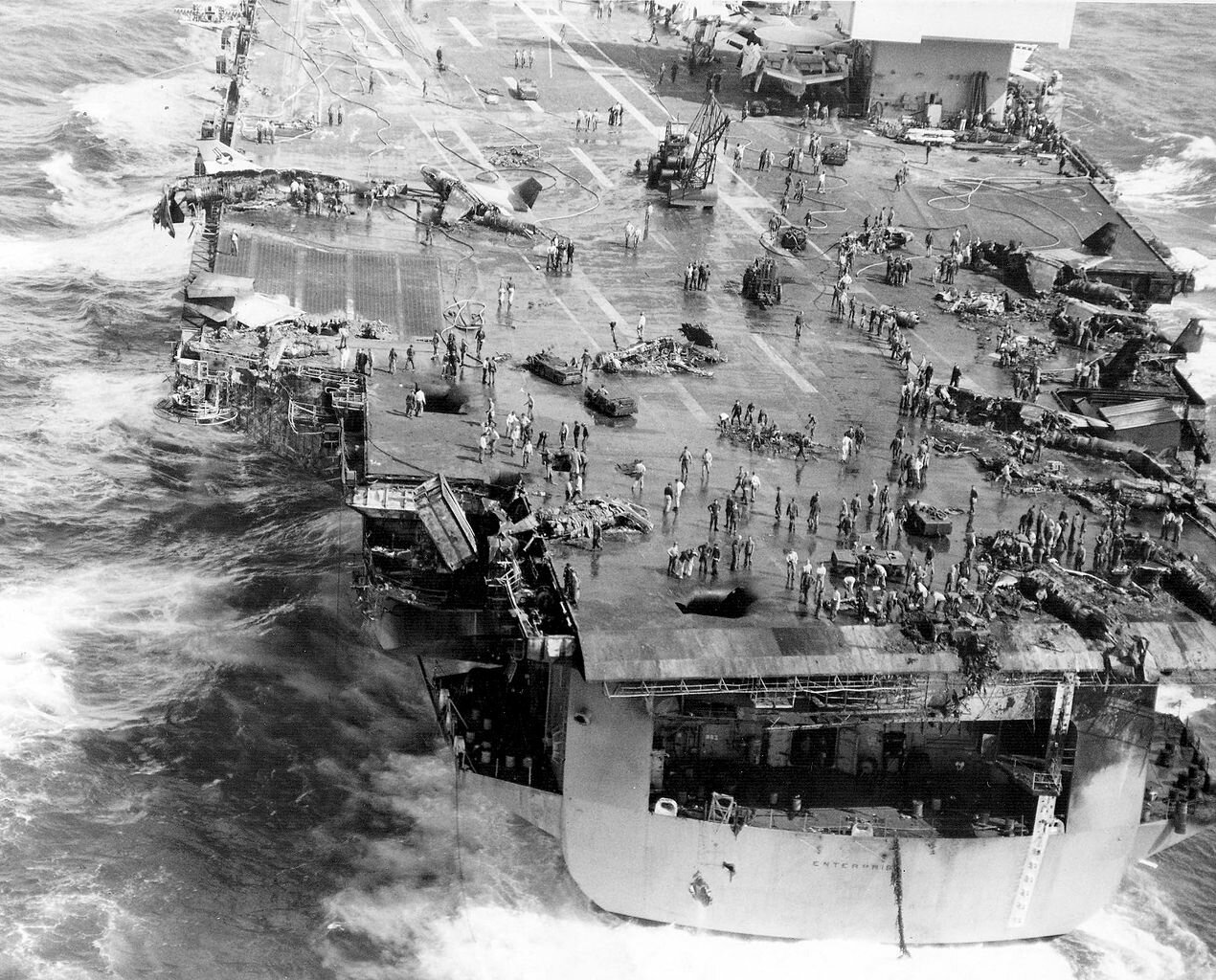 1270px-USS_Enterprise_(CVAN-65)_1969_fire_flight_deck_aft